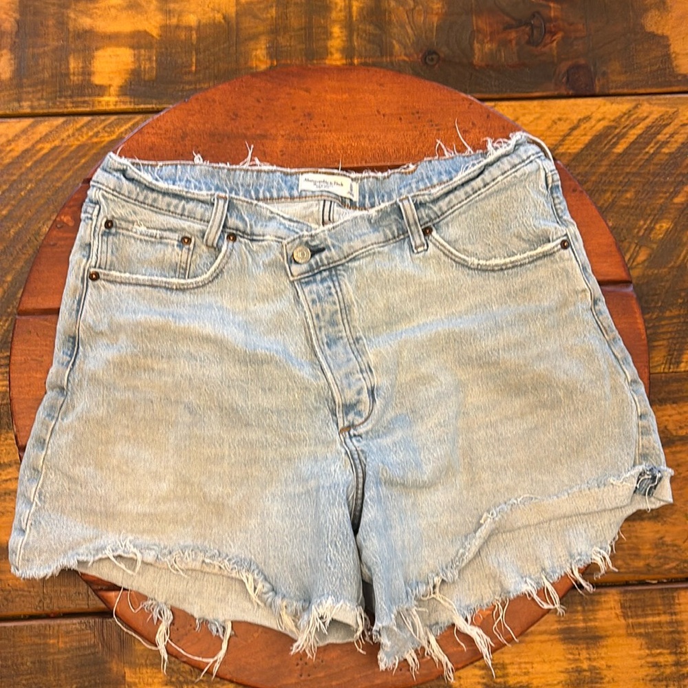 Abercrombie Fitch Jean shorts button fly size 33 women’s light denim